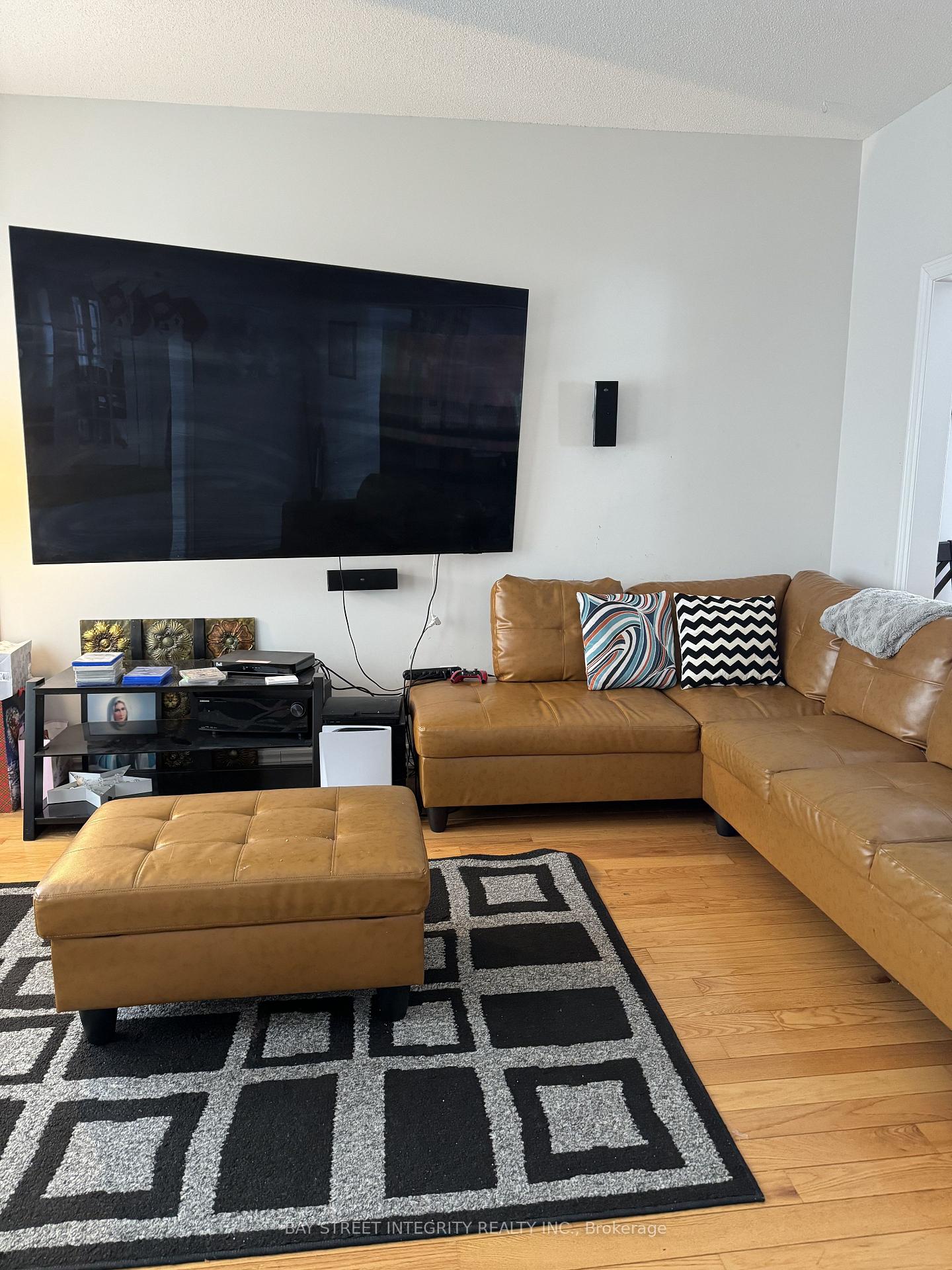 Photo 9 of 89 Jessica Drive E, Barrie, Painswick South — HOMEH