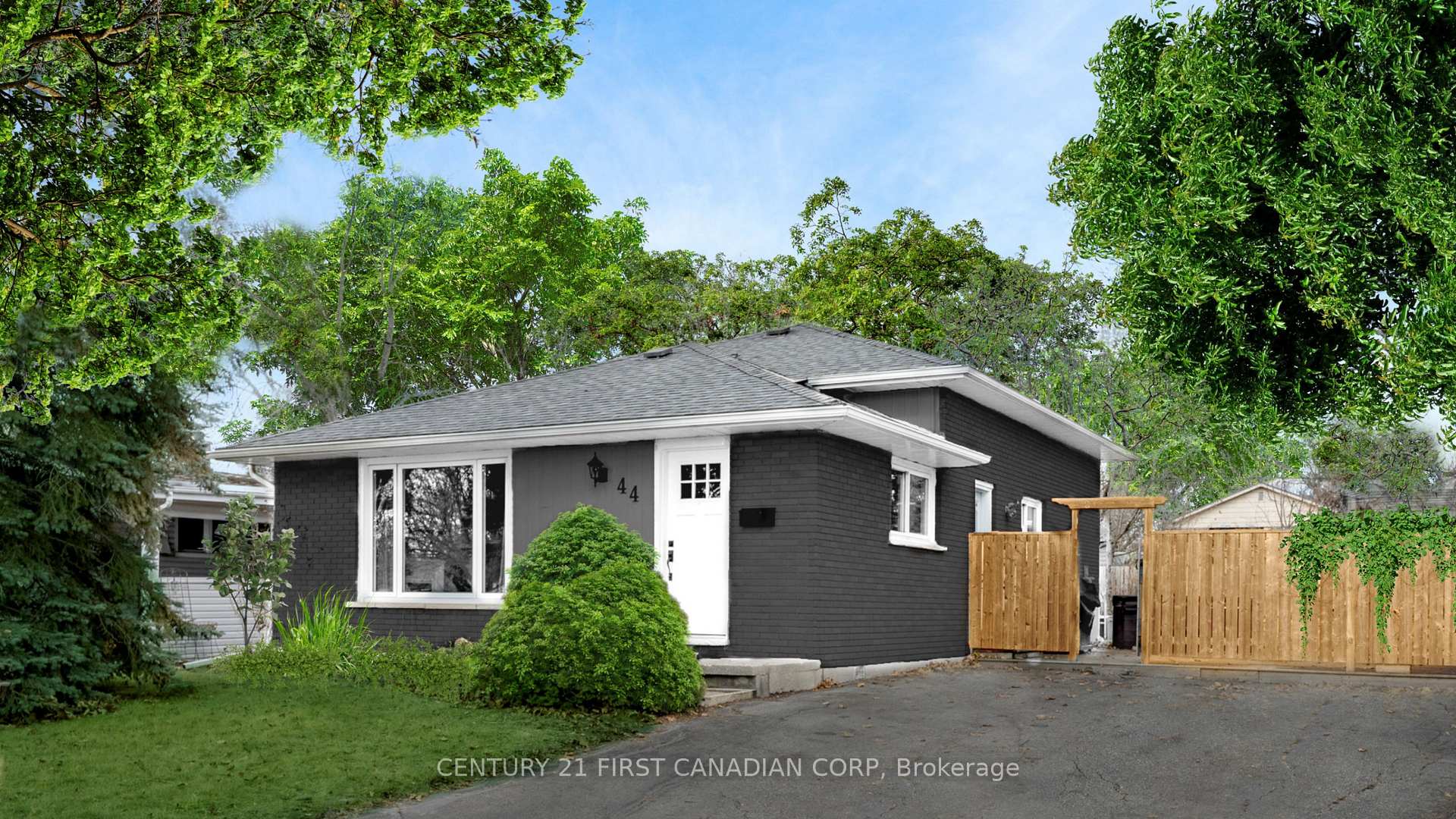 Photo 1 of 44 Elizabeth Crescent, Belleville, Belleville Ward — HOMEH