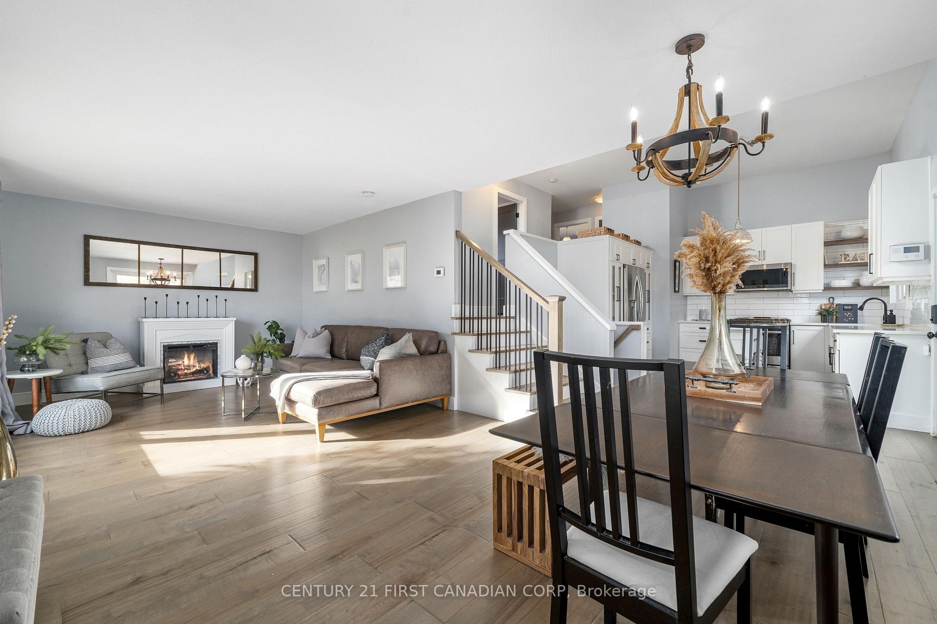 Photo 2 of 44 Elizabeth Crescent, Belleville, Belleville Ward — HOMEH