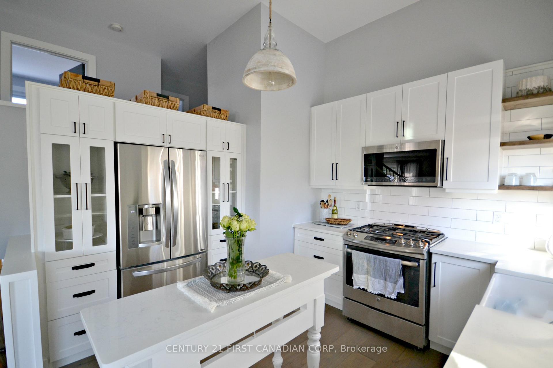 Photo 10 of 44 Elizabeth Crescent, Belleville, Belleville Ward — HOMEH