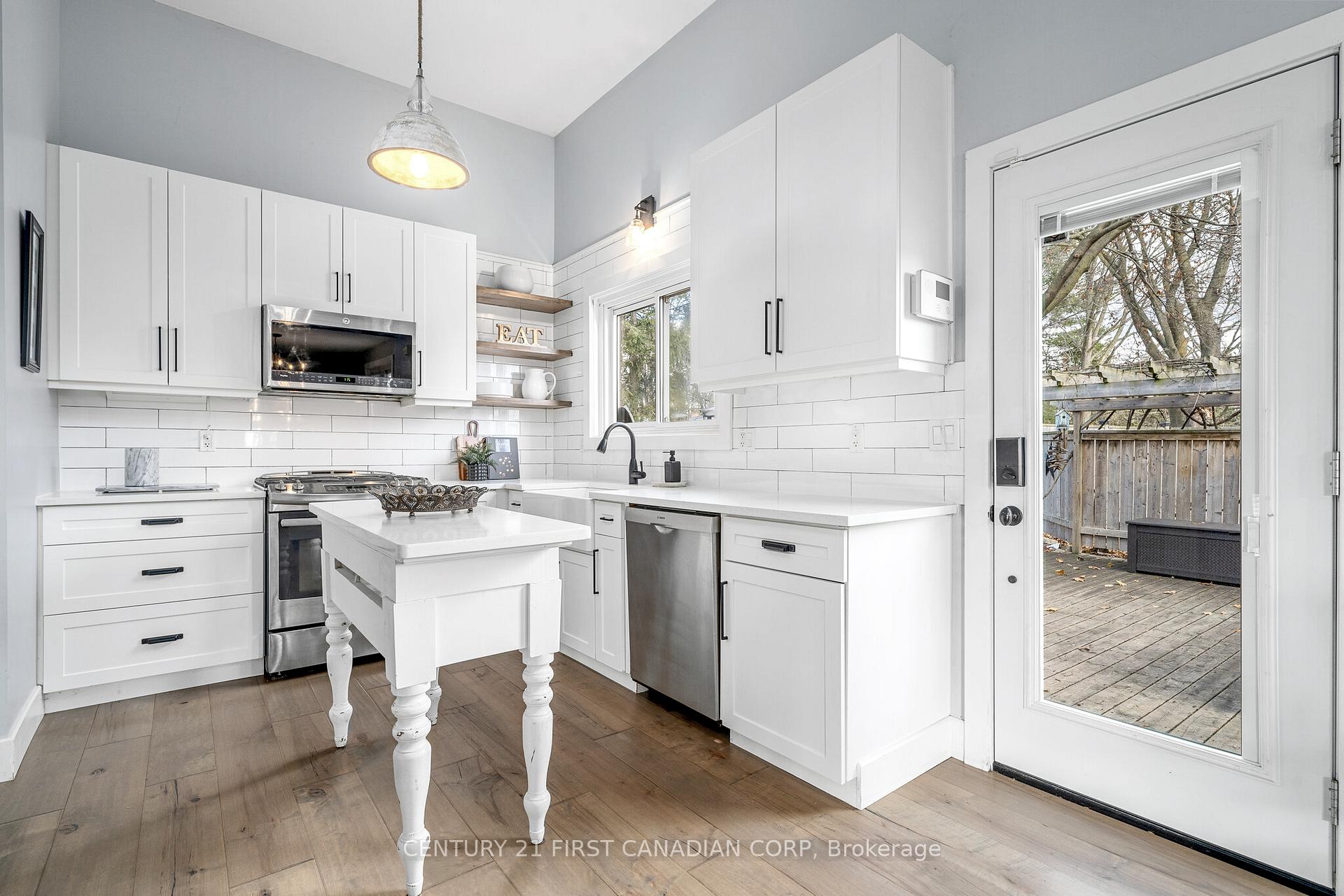 Photo 11 of 44 Elizabeth Crescent, Belleville, Belleville Ward — HOMEH