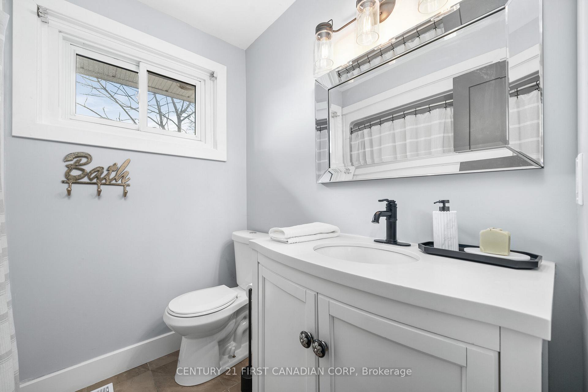 Photo 20 of 44 Elizabeth Crescent, Belleville, Belleville Ward — HOMEH