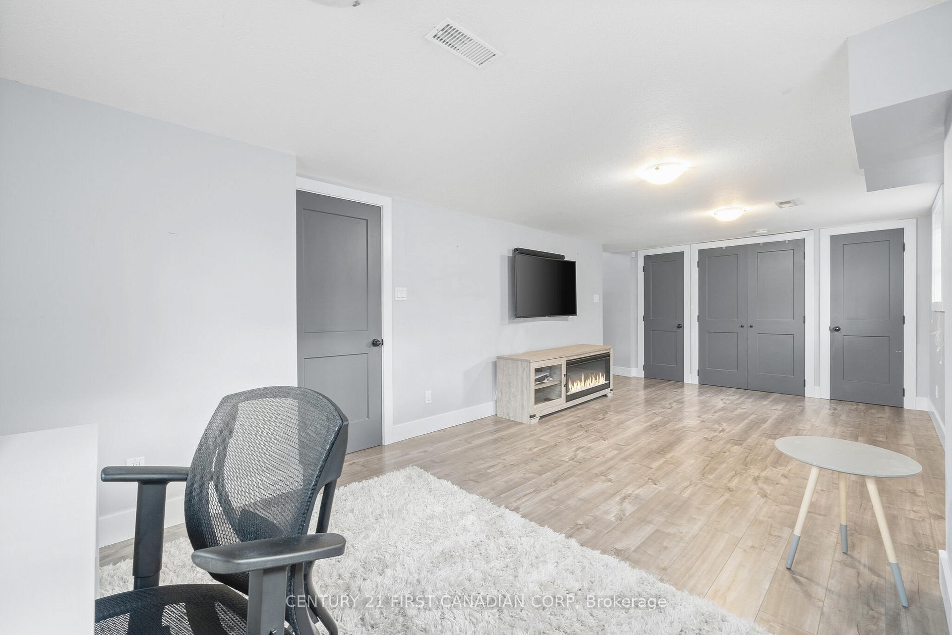 Photo 33 of 44 Elizabeth Crescent, Belleville, Belleville Ward — HOMEH