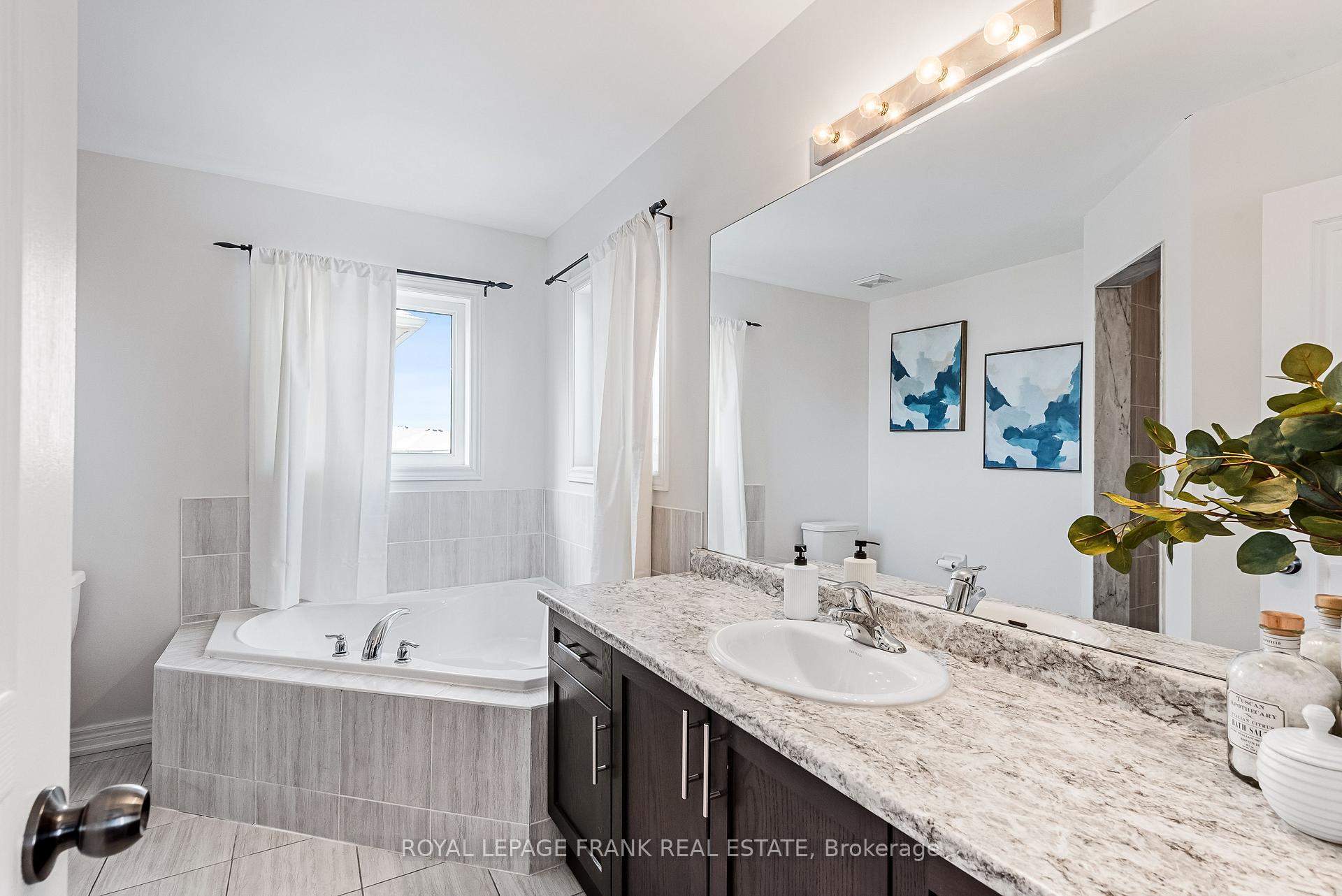 Photo 27 of 100 William Fair Drive, Clarington, Bowmanville — HOMEH