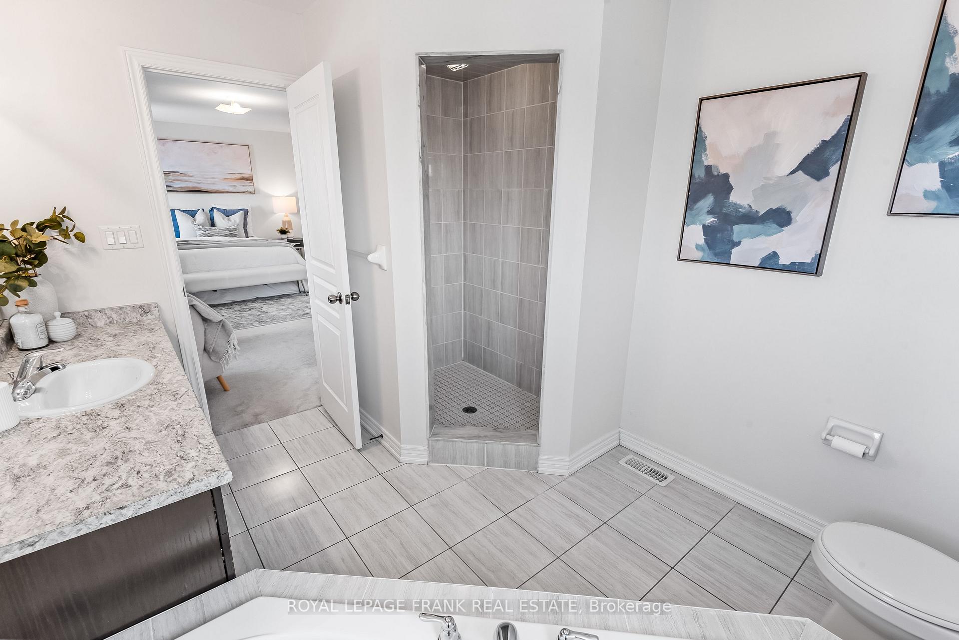 Photo 28 of 100 William Fair Drive, Clarington, Bowmanville — HOMEH
