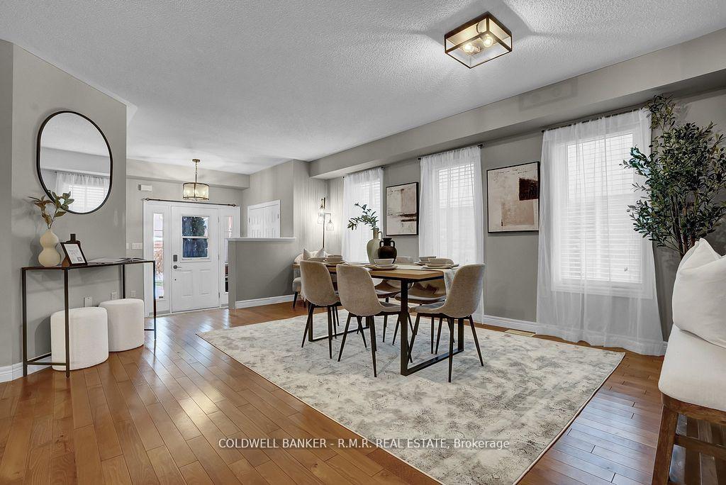 Photo 3 of 18 Kaukonen Court, Clarington, Bowmanville — HOMEH