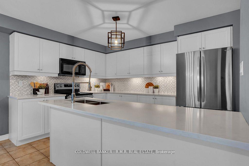 Photo 7 of 18 Kaukonen Court, Clarington, Bowmanville — HOMEH
