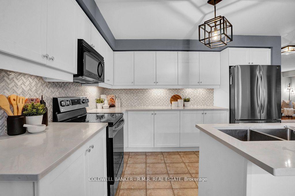 Photo 8 of 18 Kaukonen Court, Clarington, Bowmanville — HOMEH