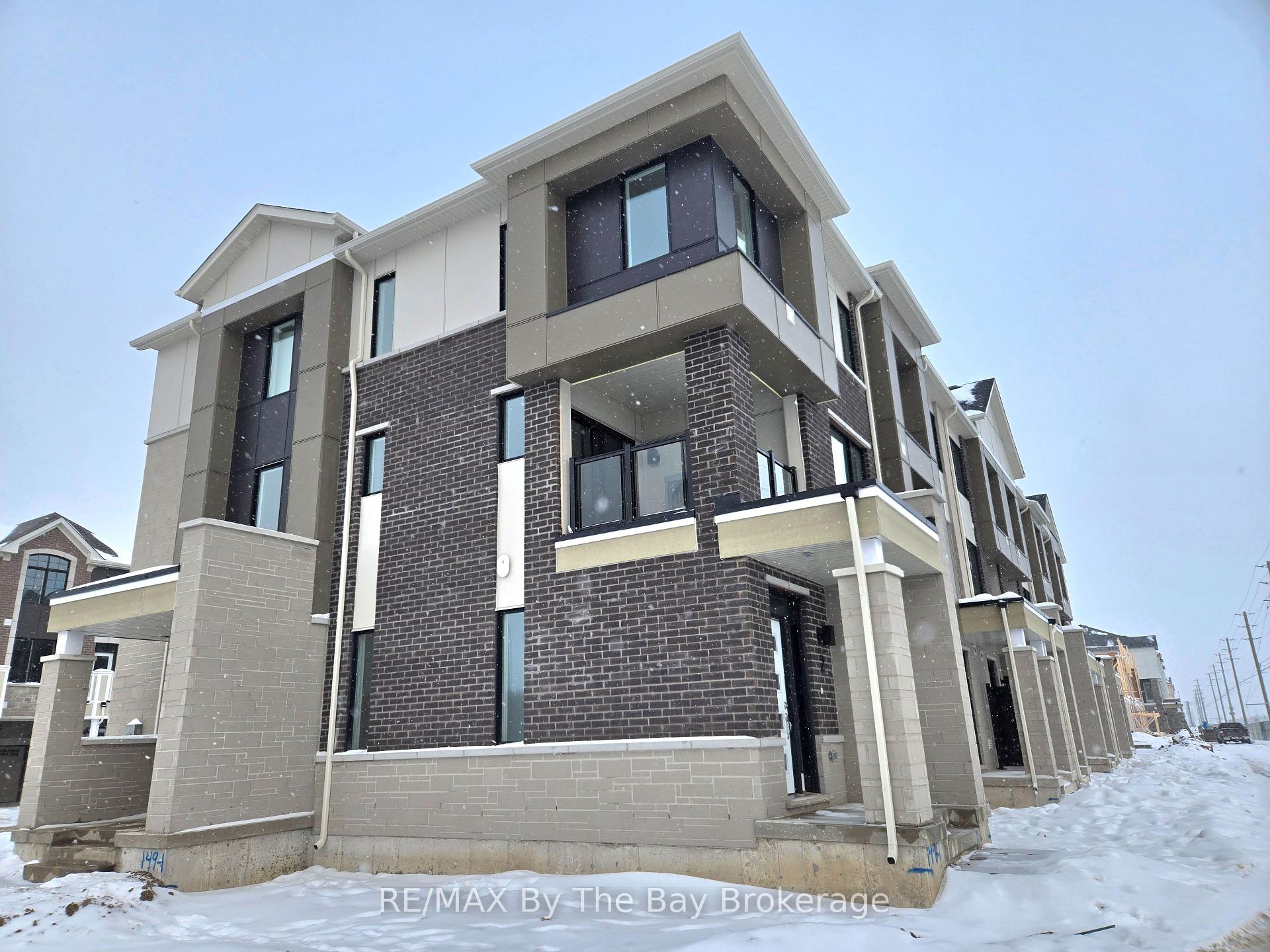 Photo 3 of 2 Pearen Lane, Barrie, Rural Barrie Southwest — HOMEH