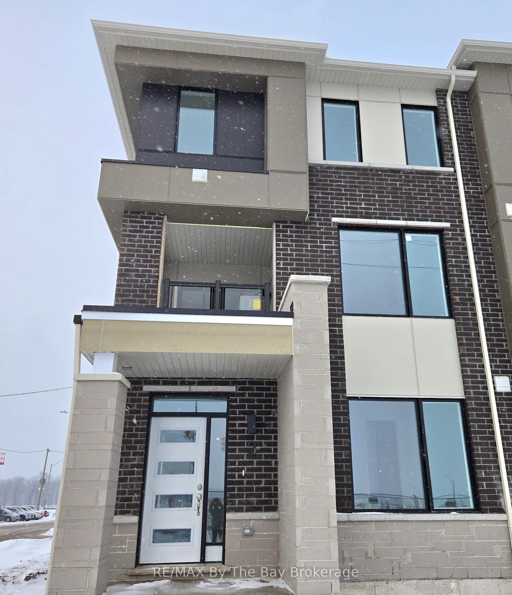Photo 4 of 2 Pearen Lane, Barrie, Rural Barrie Southwest — HOMEH