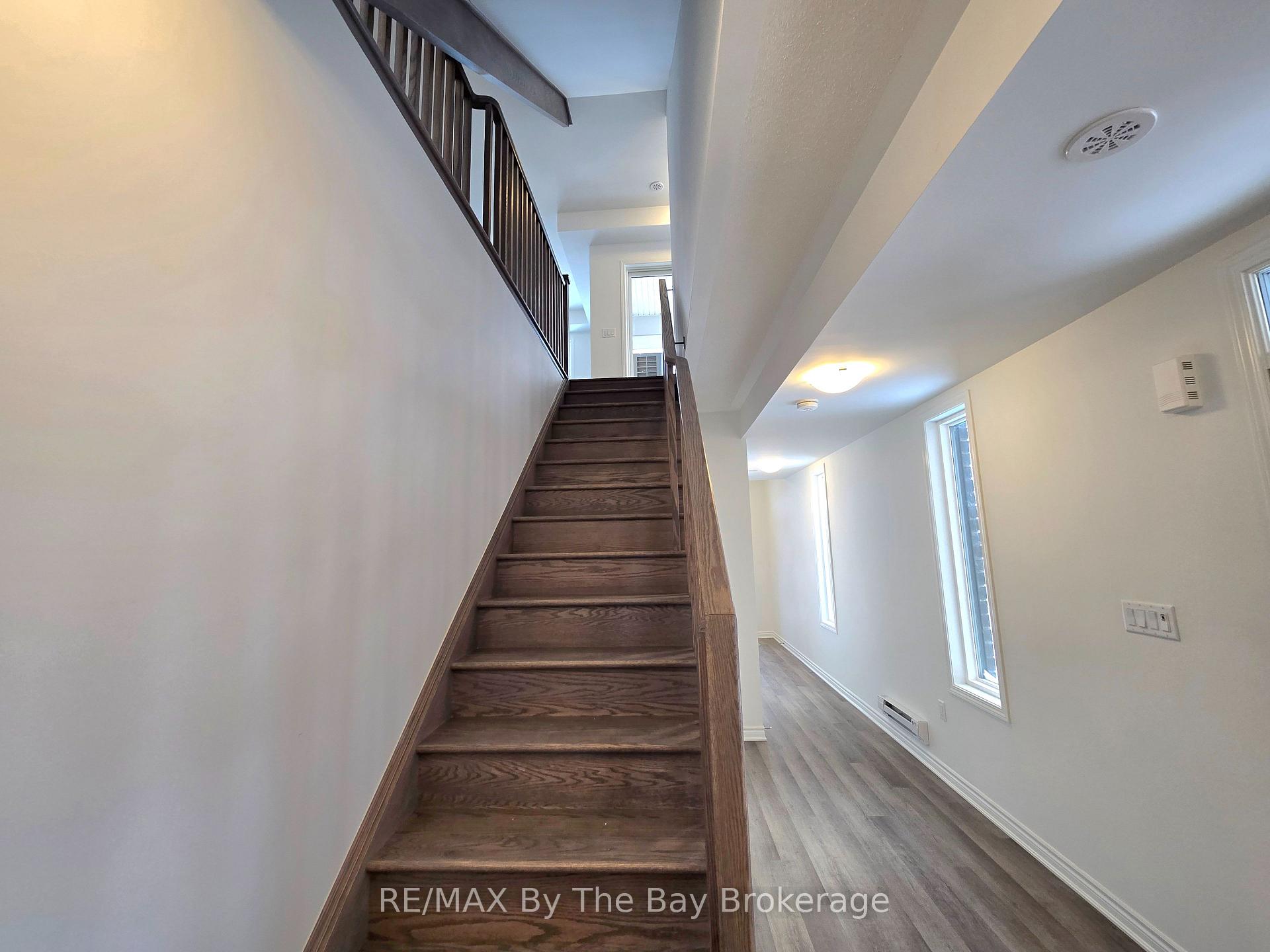 Photo 13 of 2 Pearen Lane, Barrie, Rural Barrie Southwest — HOMEH
