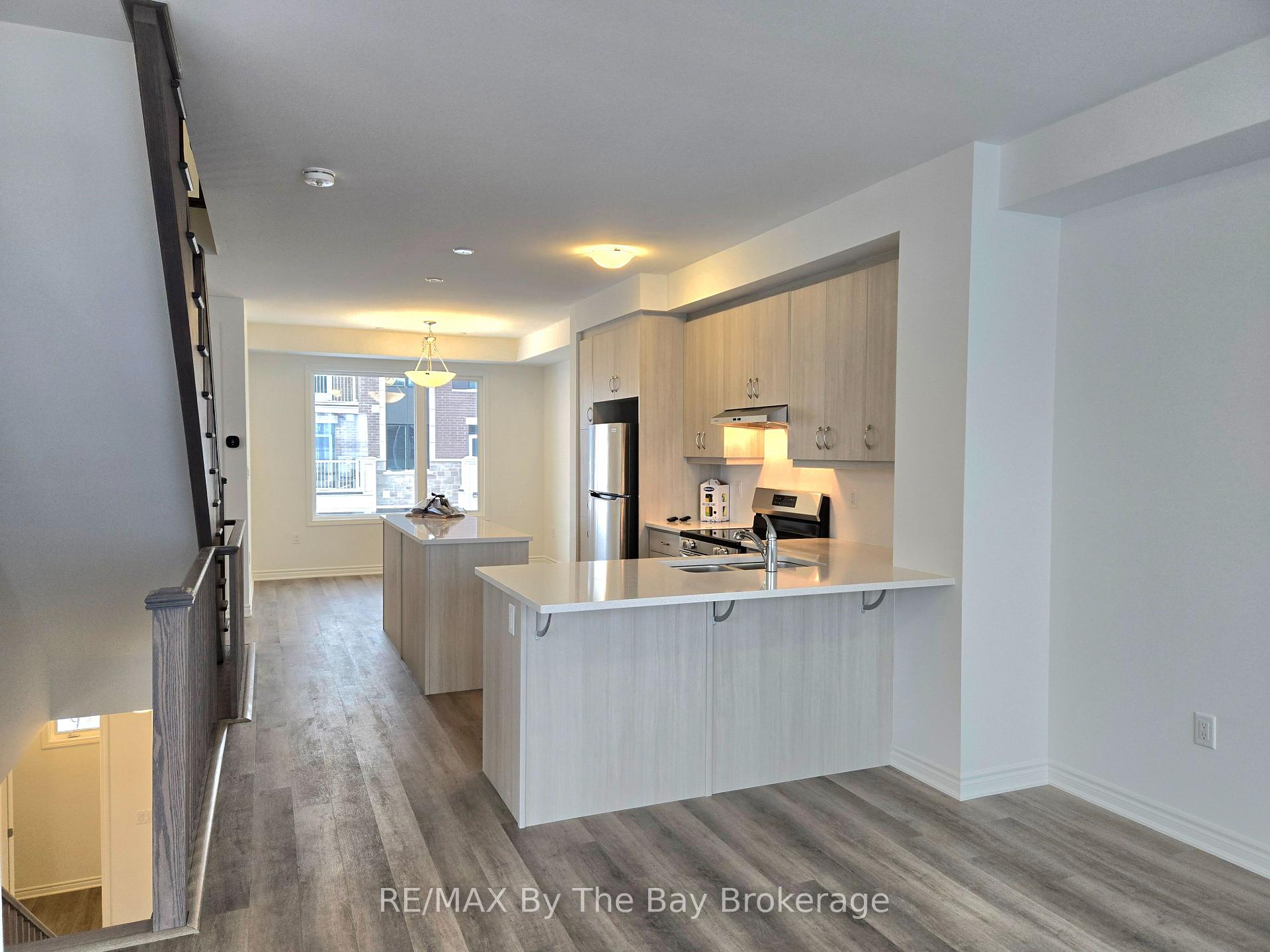 Photo 16 of 2 Pearen Lane, Barrie, Rural Barrie Southwest — HOMEH