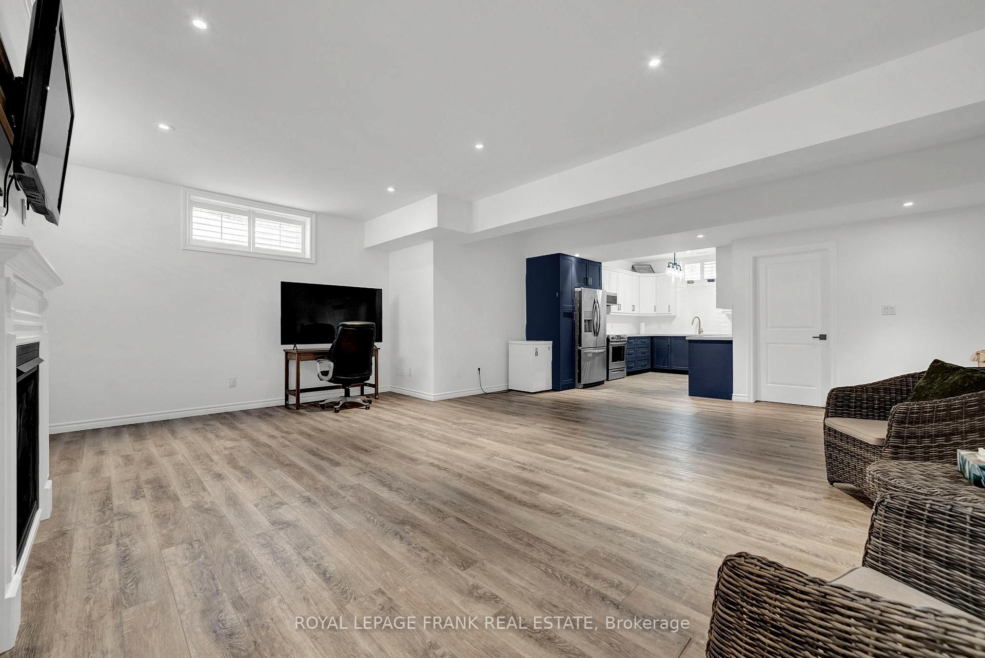 Photo 37 of 43 Harry Lee Crescent, Clarington, Bowmanville — HOMEH