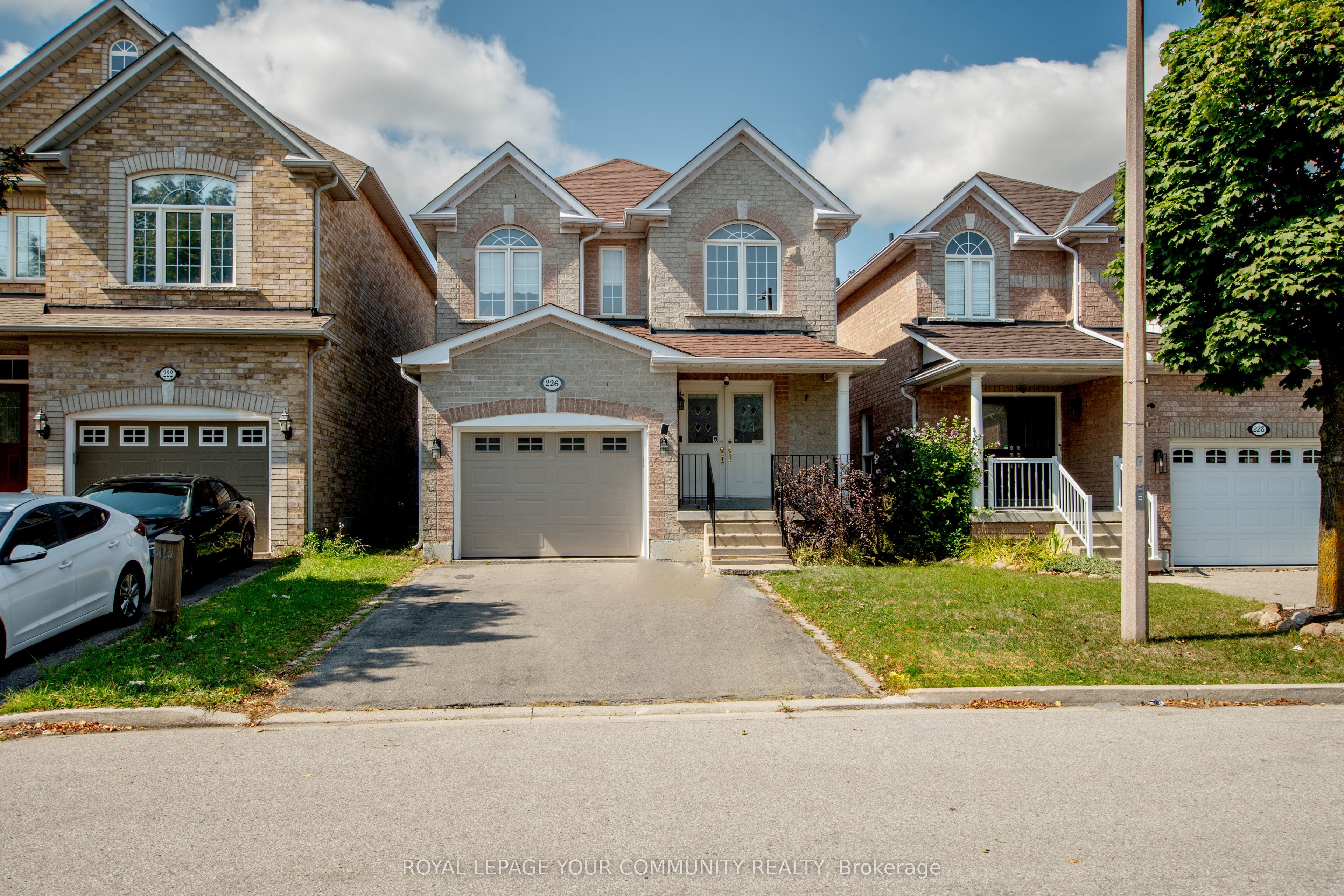 Photo 2 of 226 Kayla Crescent, Vaughan, Maple — HOMEH