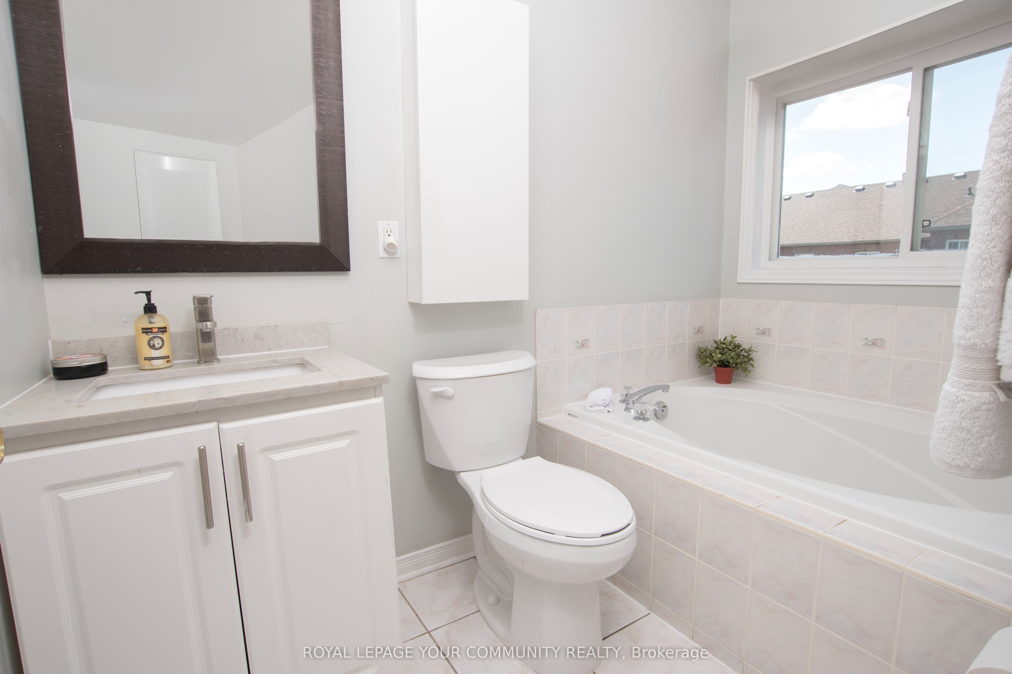 Photo 64 of 226 Kayla Crescent, Vaughan, Maple — HOMEH