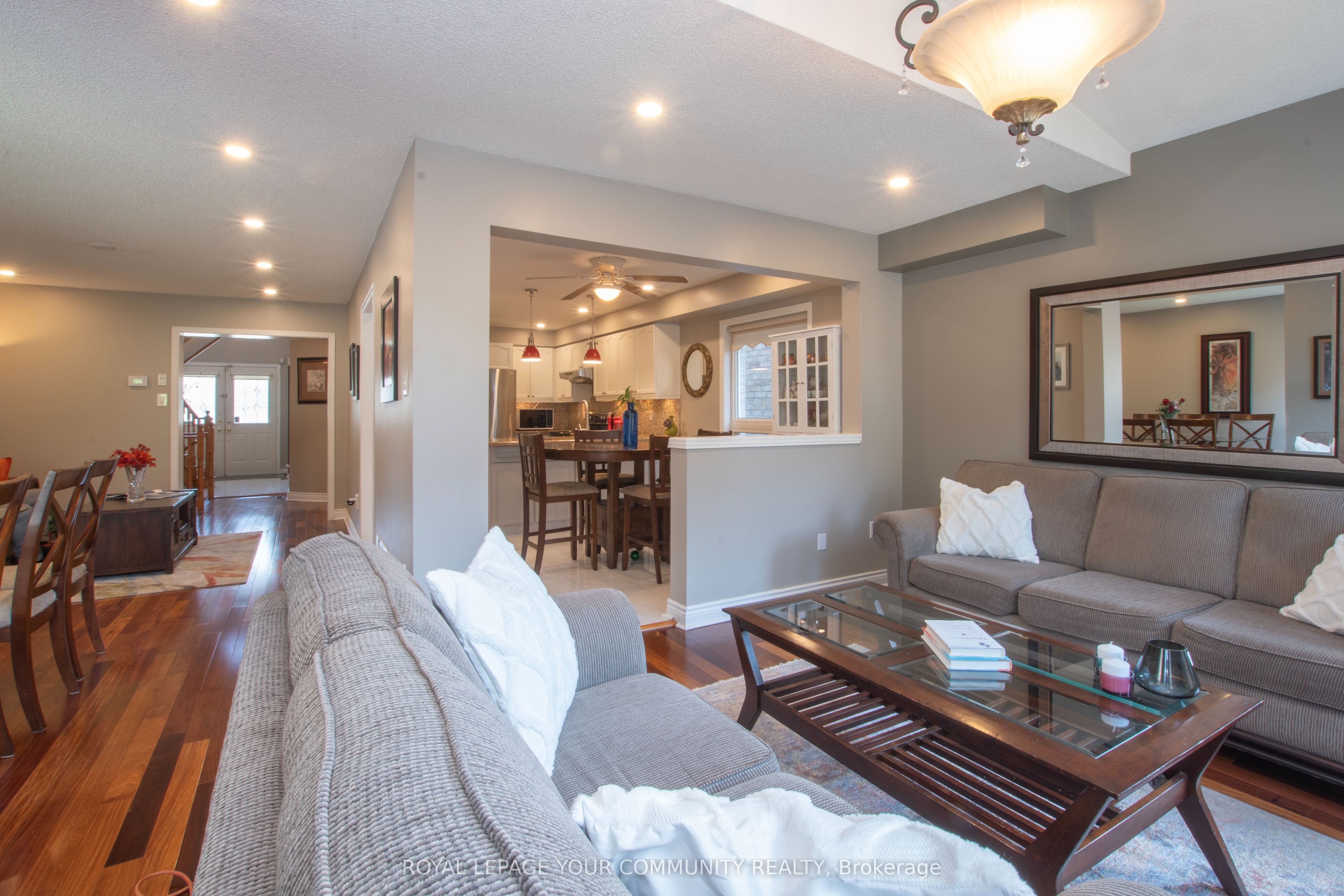 Photo 52 of 226 Kayla Crescent, Vaughan, Maple — HOMEH
