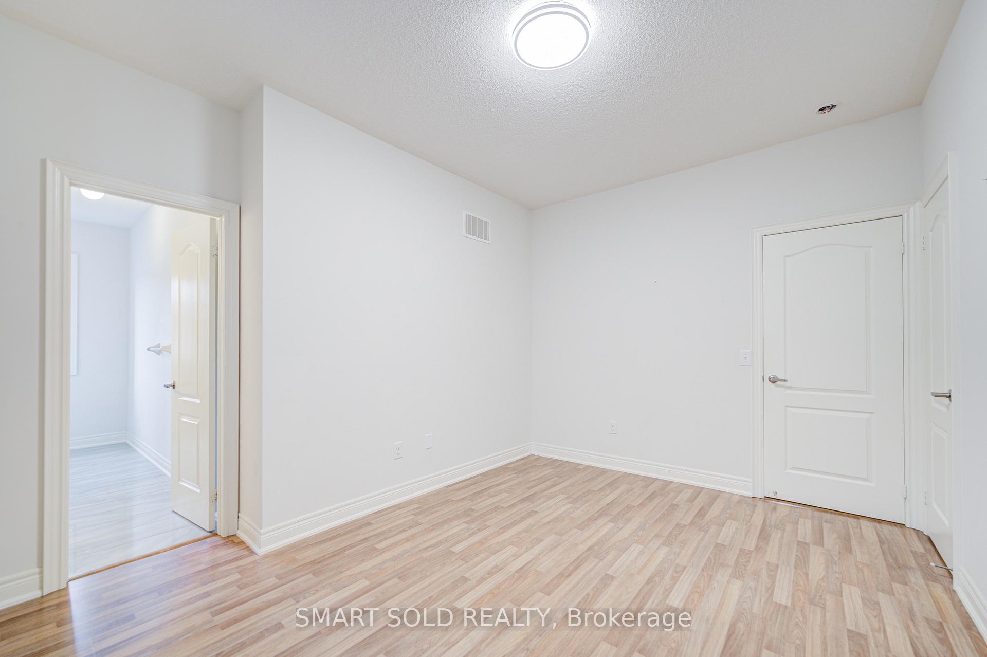 Photo 32 of 238 Hartwell Way, Aurora, Bayview Northeast — HOMEH