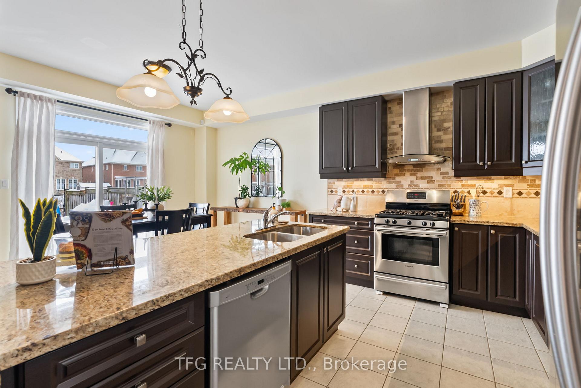 Photo 11 of 35 Hayman Street, Clarington, Courtice — HOMEH