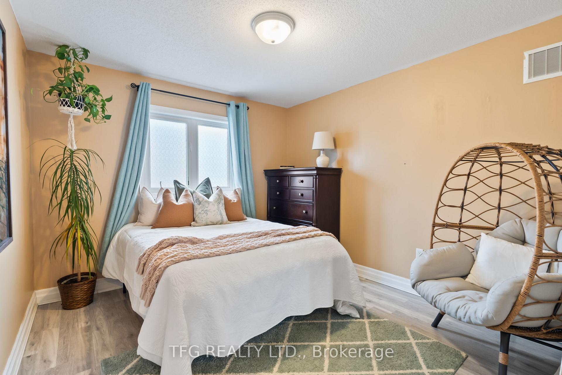 Photo 21 of 35 Hayman Street, Clarington, Courtice — HOMEH