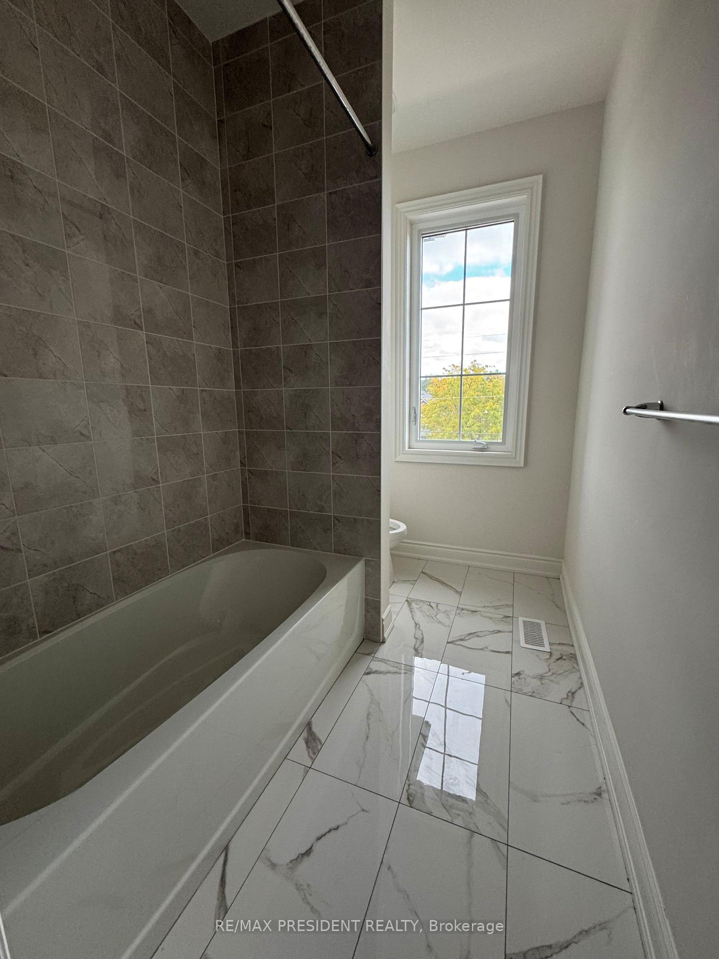 Photo 19 of 113 Walker Road W, Caledon, Caledon East — HOMEH