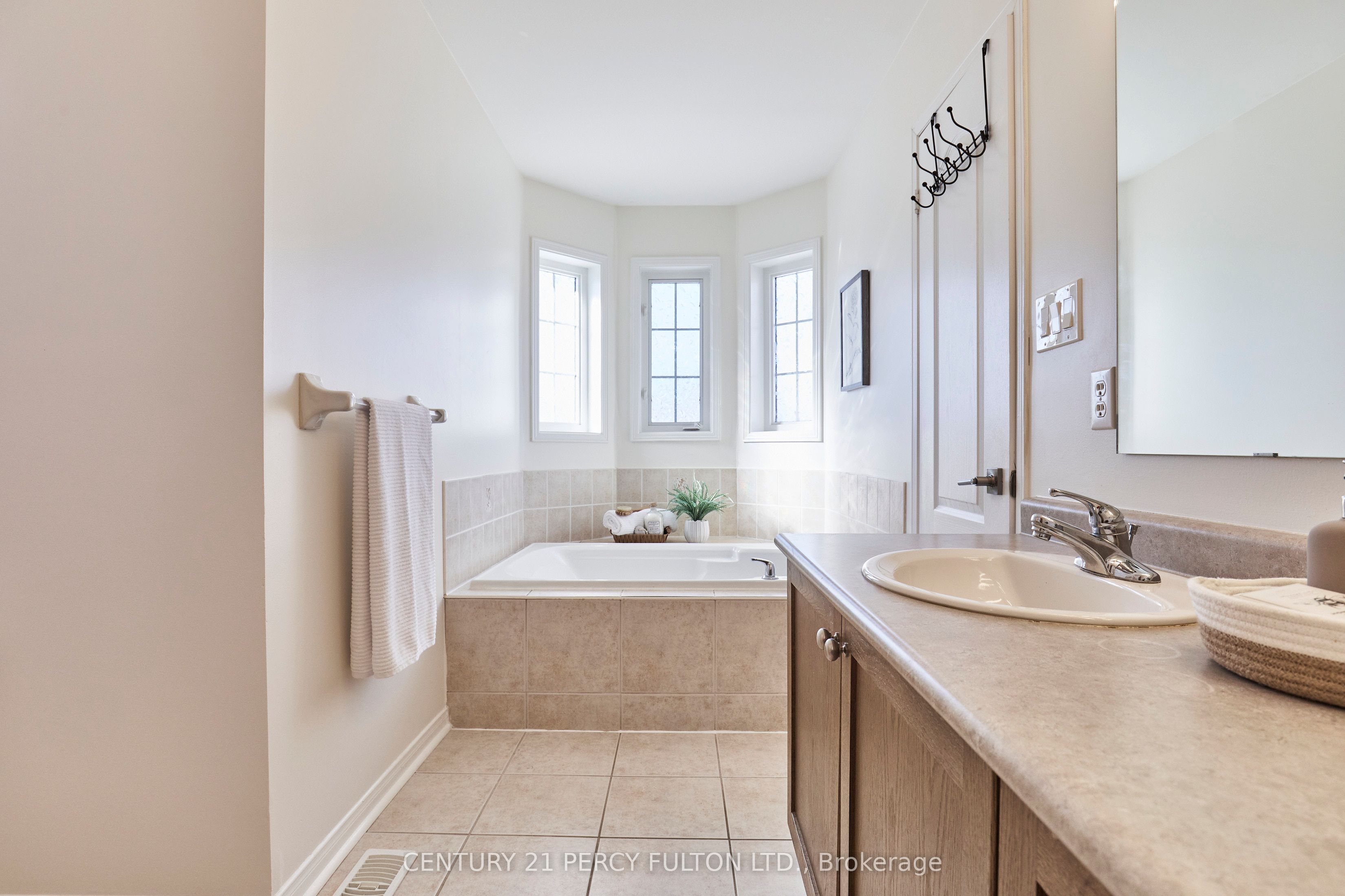 Photo 58 of 9 Gloria Crescent, Whitby, Williamsburg — HOMEH