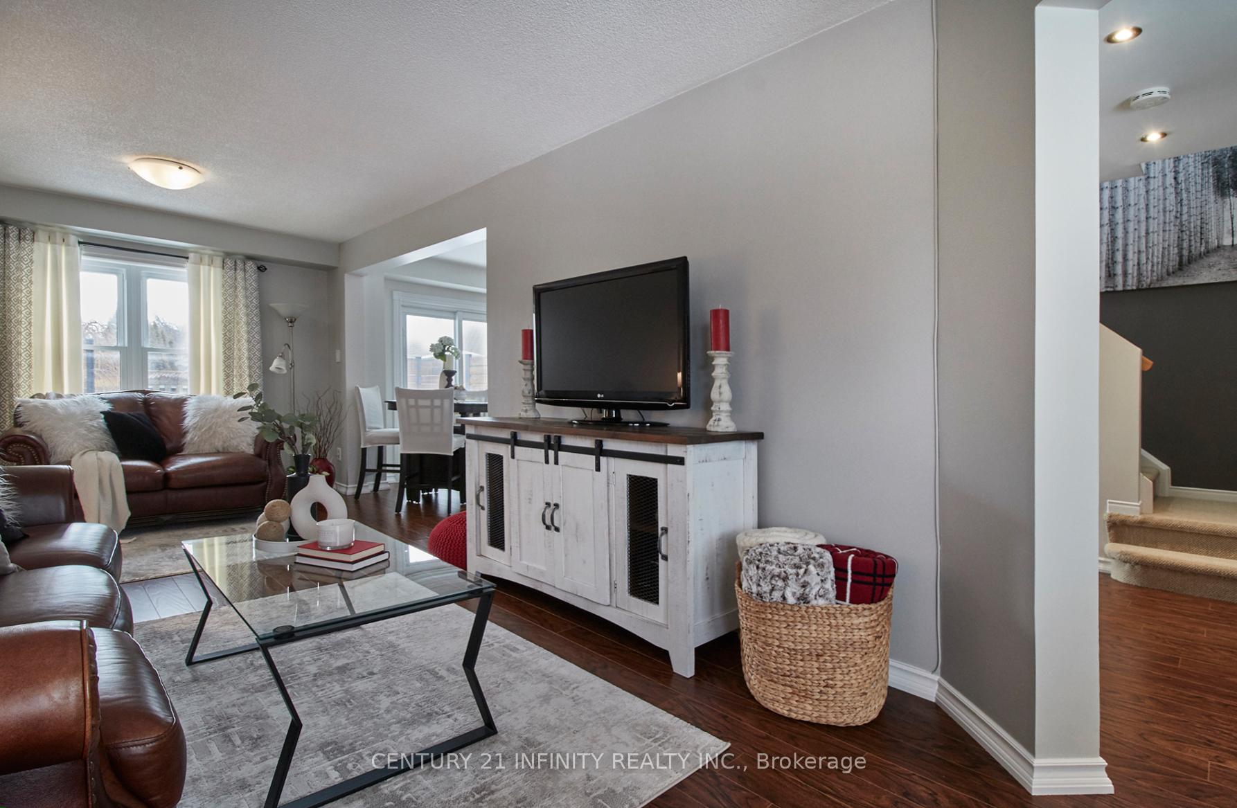Photo 5 of 12 Prestonway Drive, Clarington, Bowmanville — HOMEH