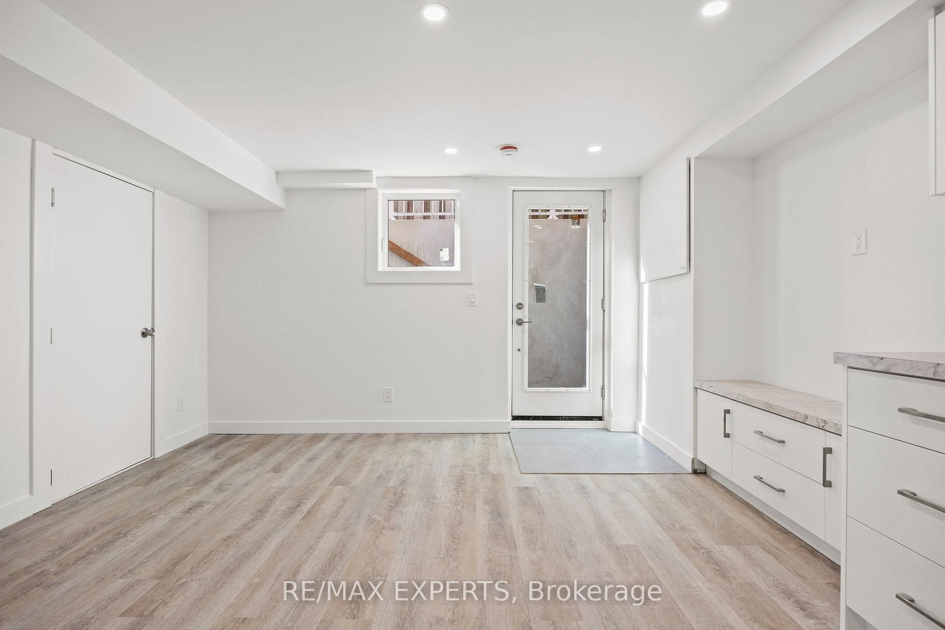 Photo 3 of 67 Burke Lower Drive, Barrie, West Bayfield — HOMEH