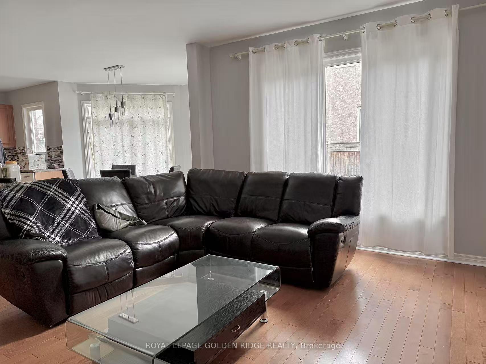Photo 3 of 196 Ivy Jay Crescent, Aurora, Bayview Northeast — HOMEH