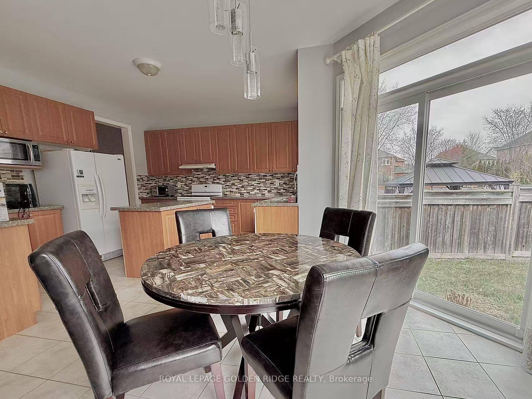Photo 4 of 196 Ivy Jay Crescent, Aurora, Bayview Northeast — HOMEH