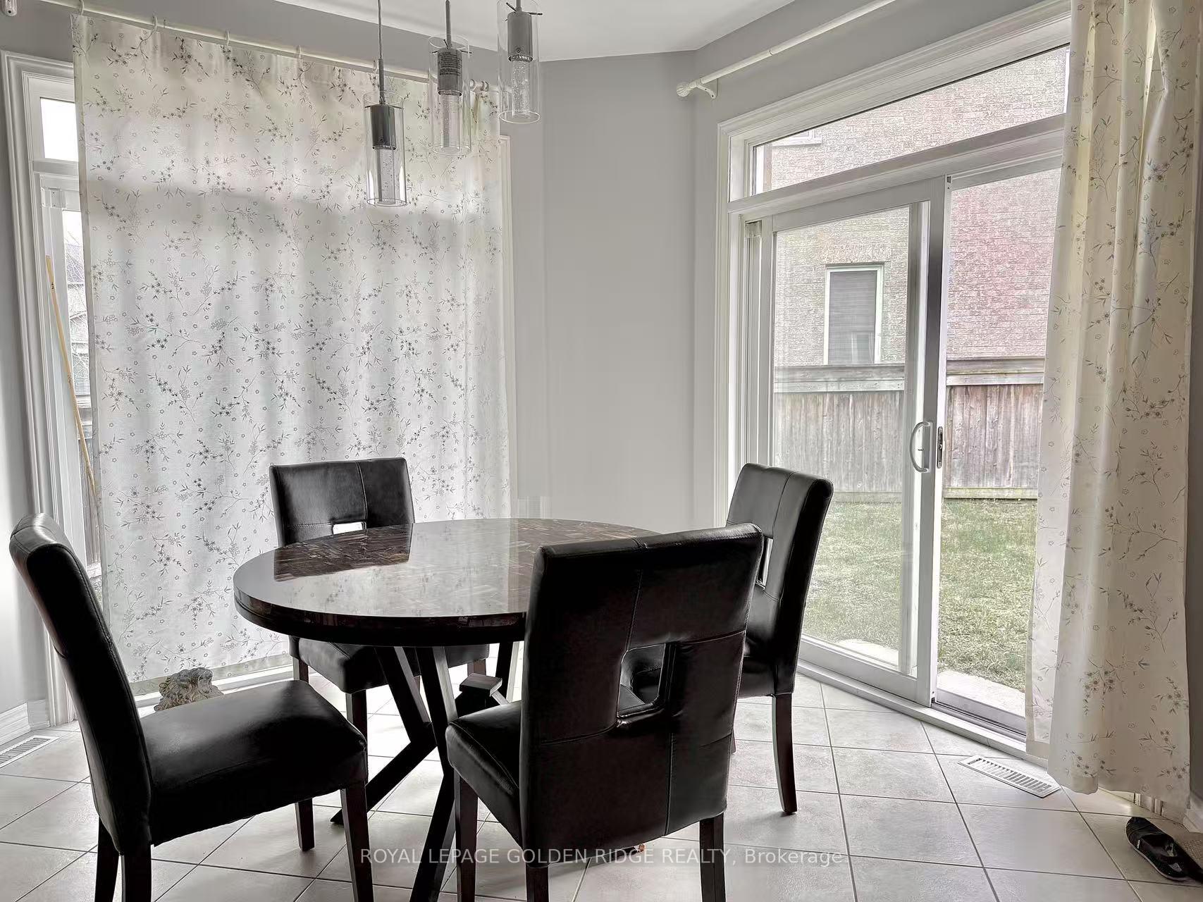 Photo 7 of 196 Ivy Jay Crescent, Aurora, Bayview Northeast — HOMEH