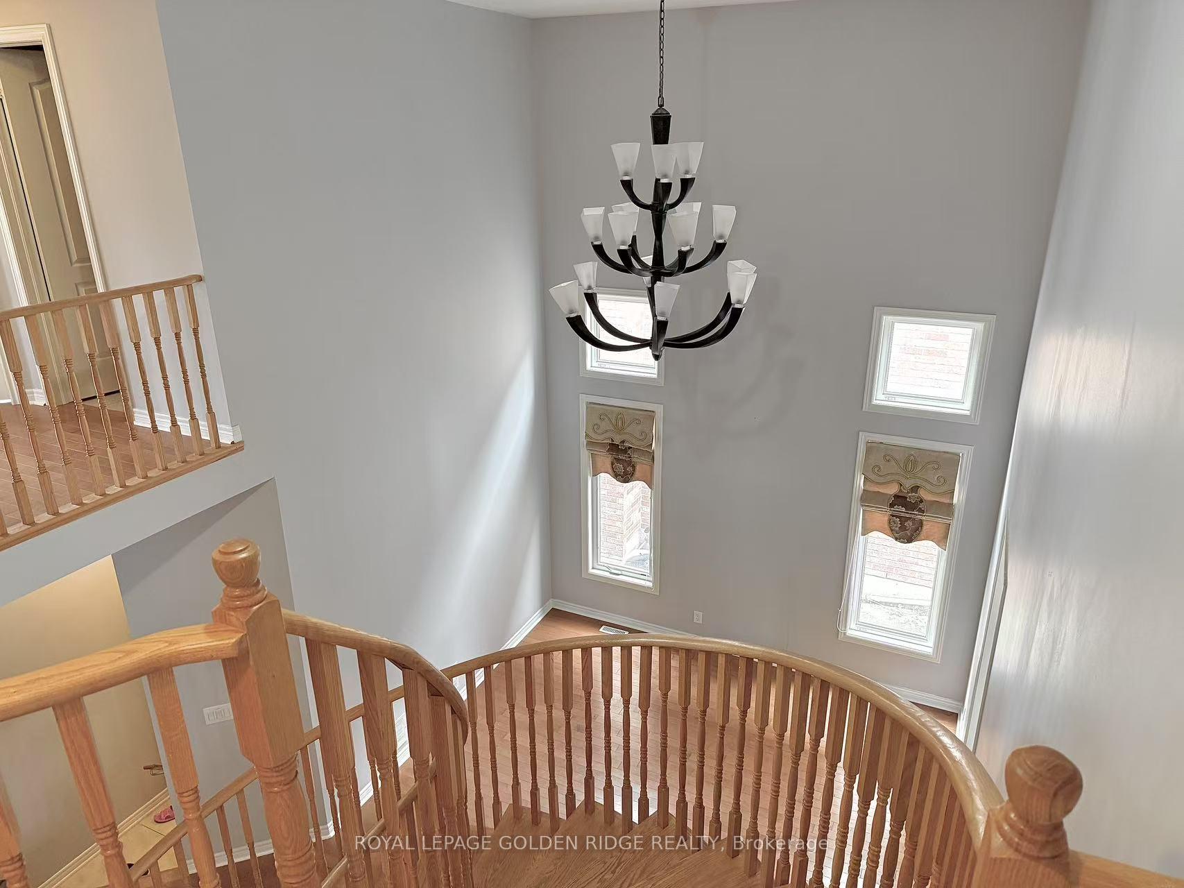 Photo 9 of 196 Ivy Jay Crescent, Aurora, Bayview Northeast — HOMEH