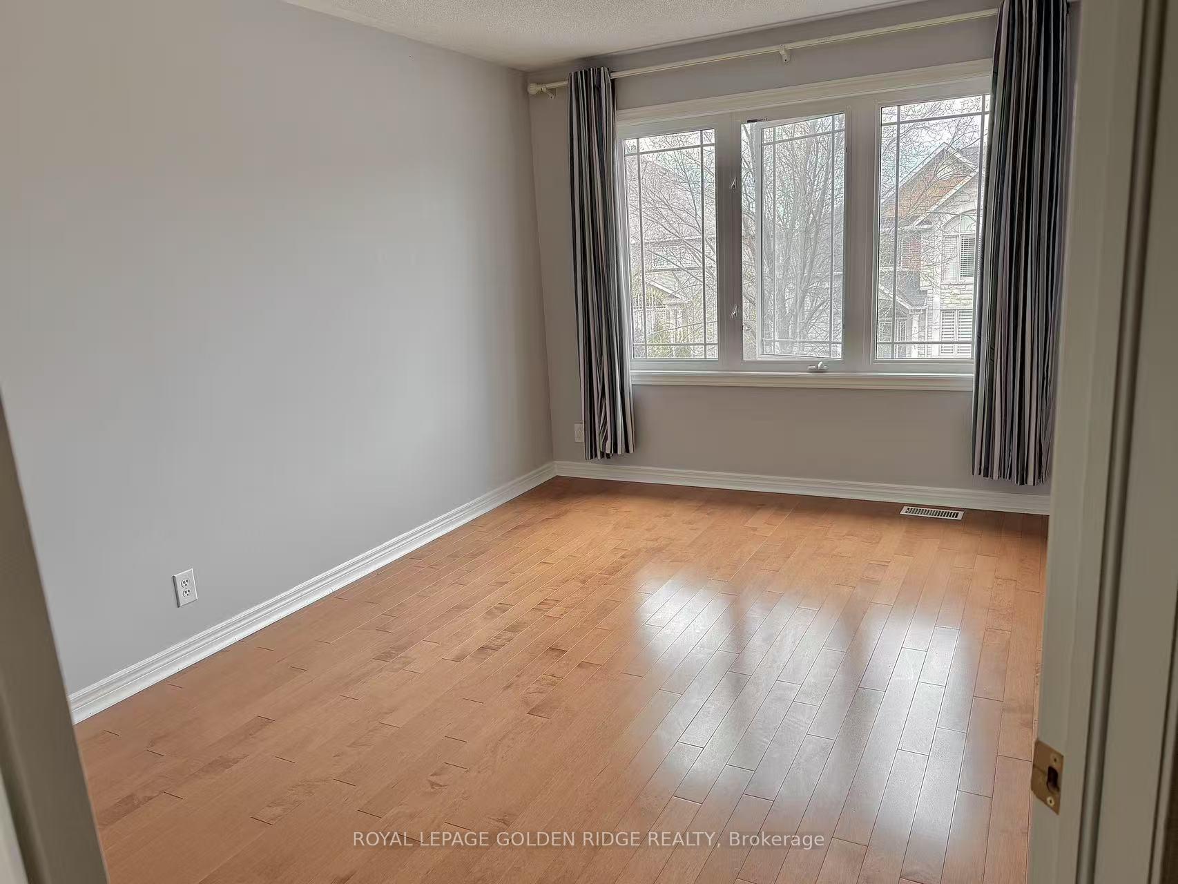 Photo 10 of 196 Ivy Jay Crescent, Aurora, Bayview Northeast — HOMEH