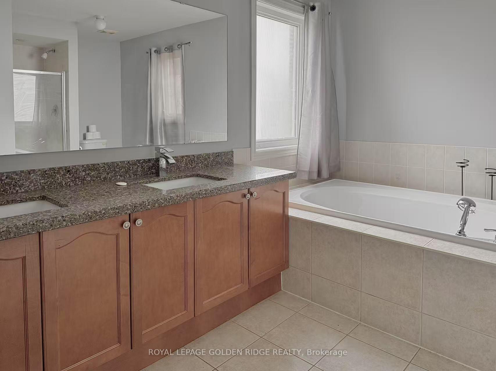 Photo 14 of 196 Ivy Jay Crescent, Aurora, Bayview Northeast — HOMEH