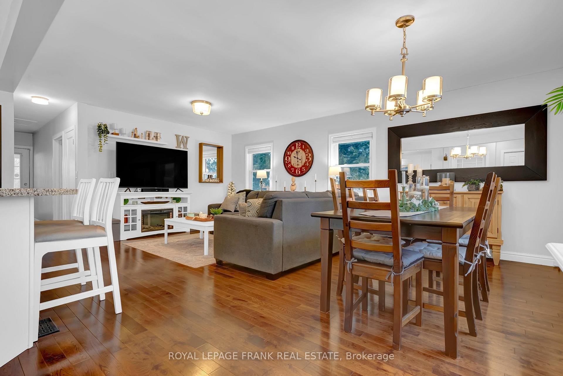 Photo 3 of 25 Jane Street, Clarington, Bowmanville — HOMEH