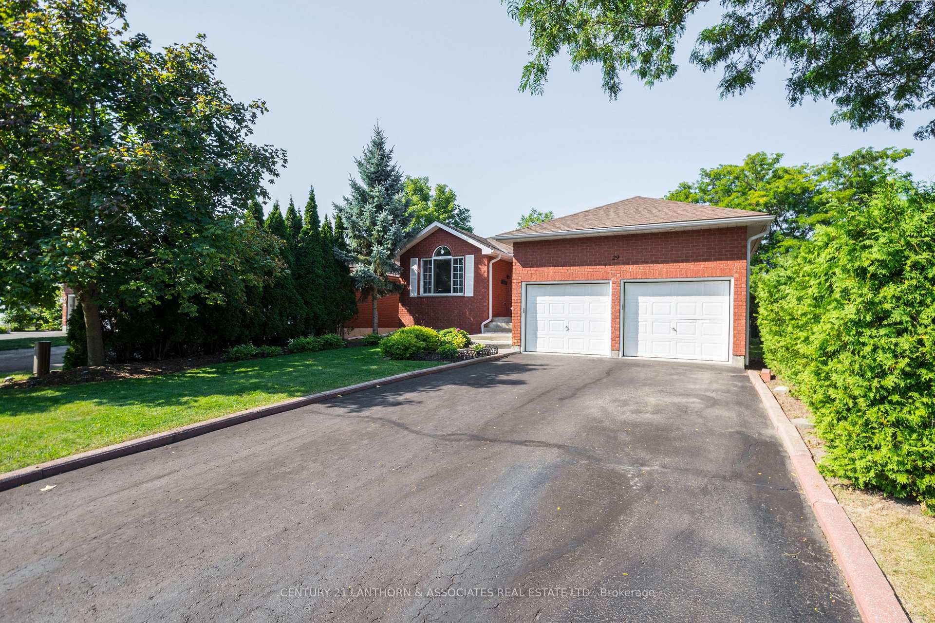 Photo 3 of 29 Grosvenor Drive, Belleville, Belleville Ward — HOMEH