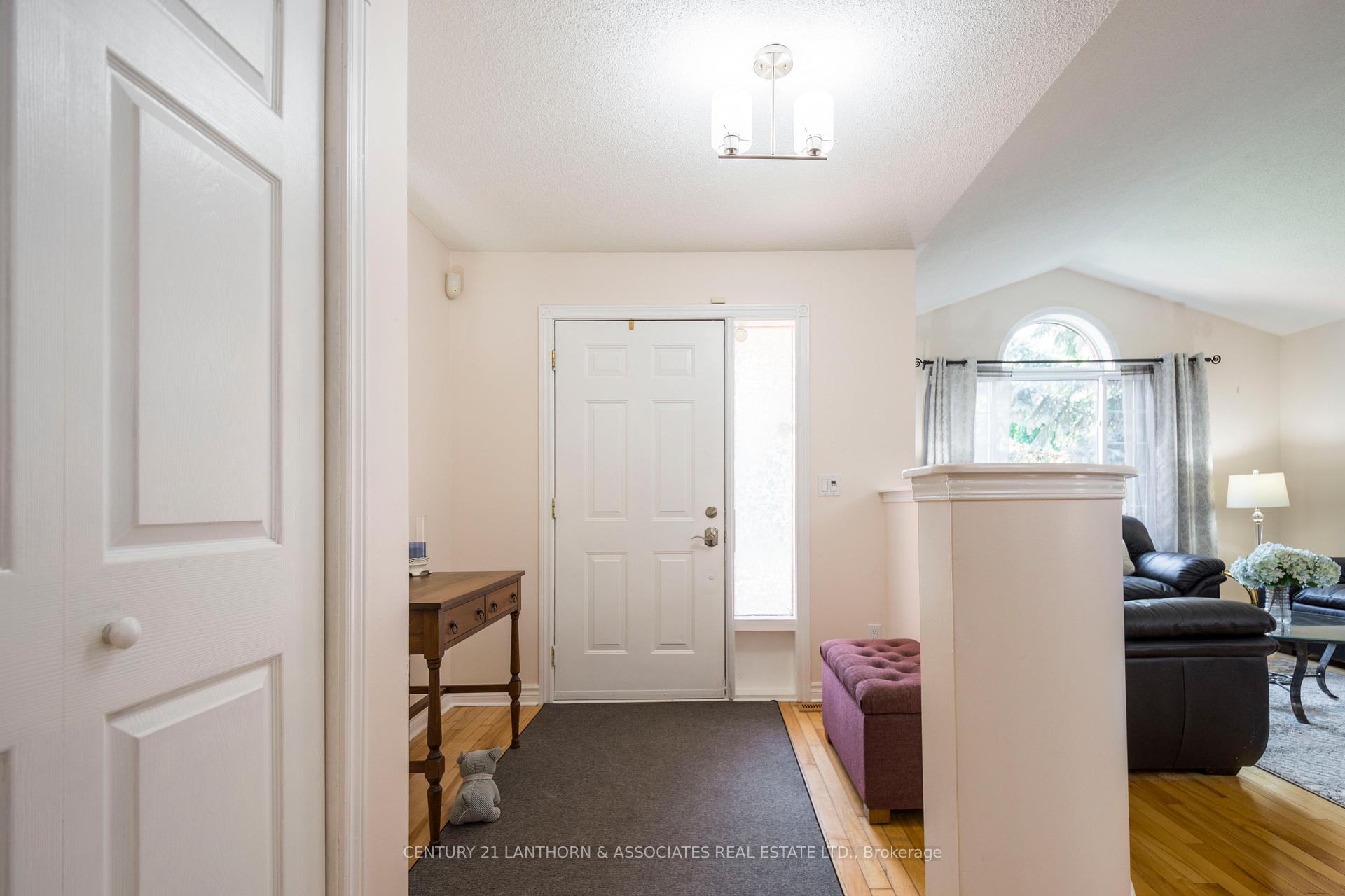 Photo 4 of 29 Grosvenor Drive, Belleville, Belleville Ward — HOMEH