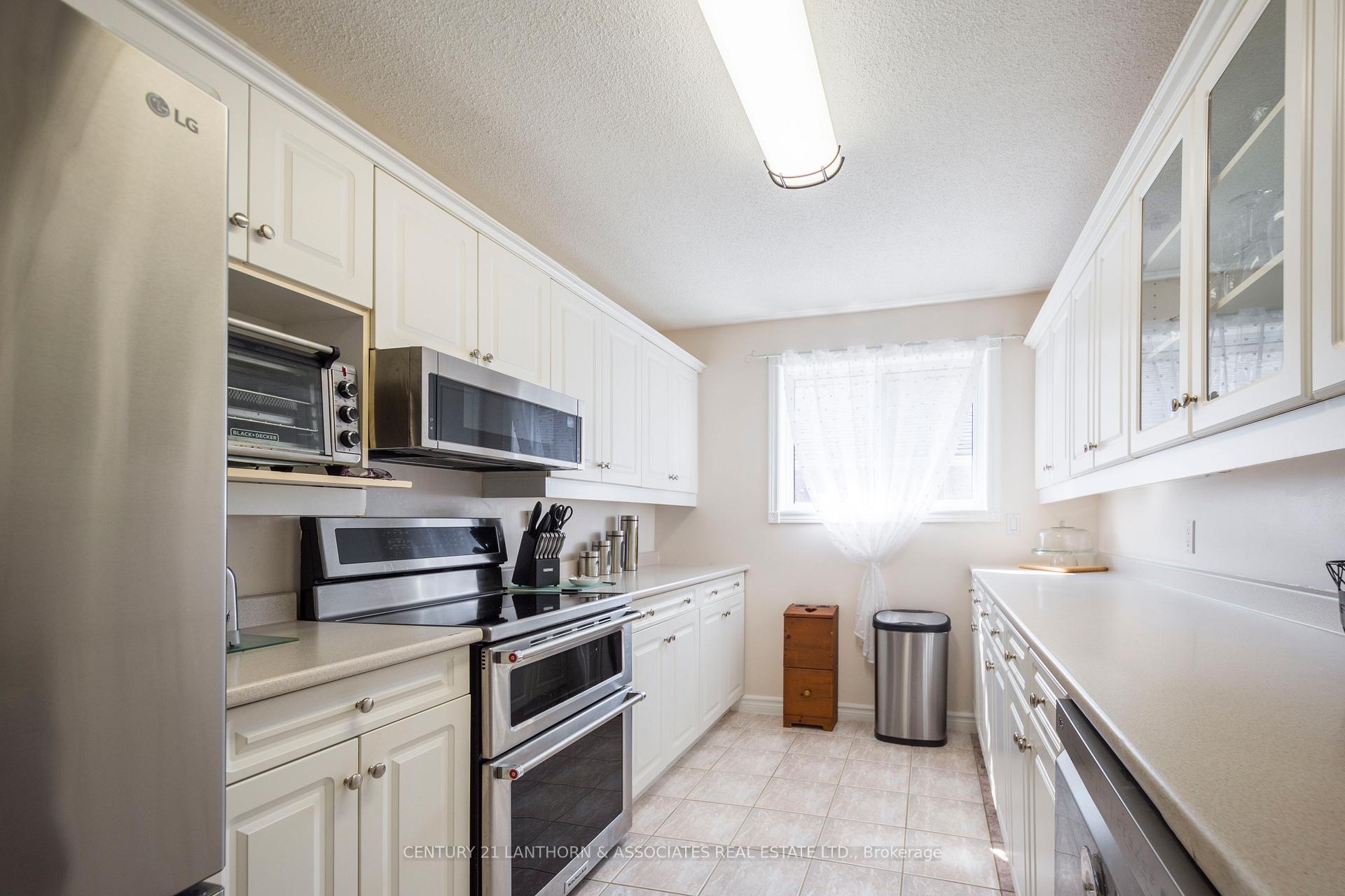 Photo 11 of 29 Grosvenor Drive, Belleville, Belleville Ward — HOMEH