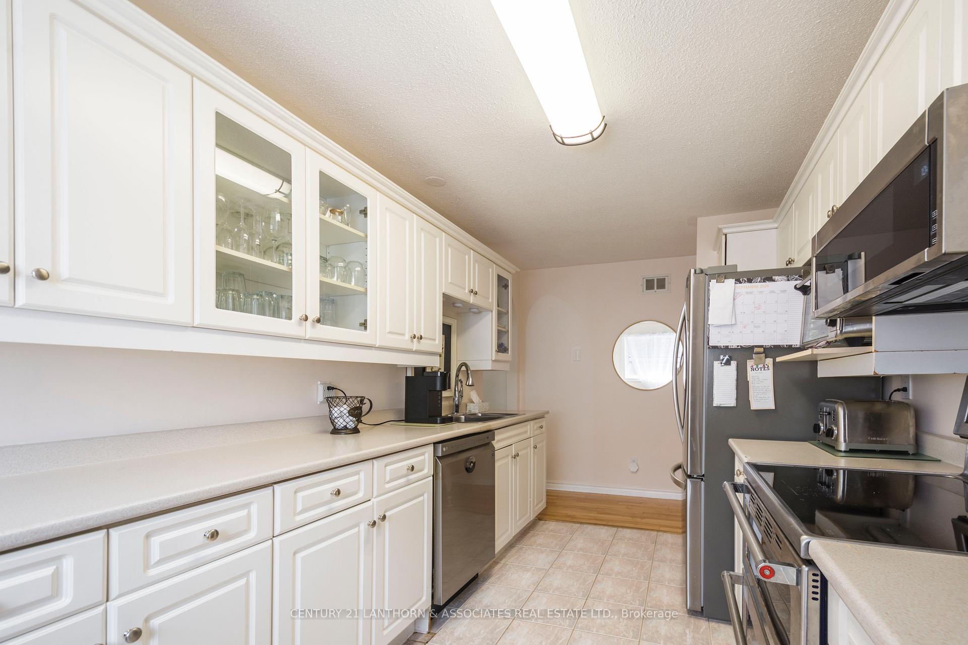 Photo 12 of 29 Grosvenor Drive, Belleville, Belleville Ward — HOMEH