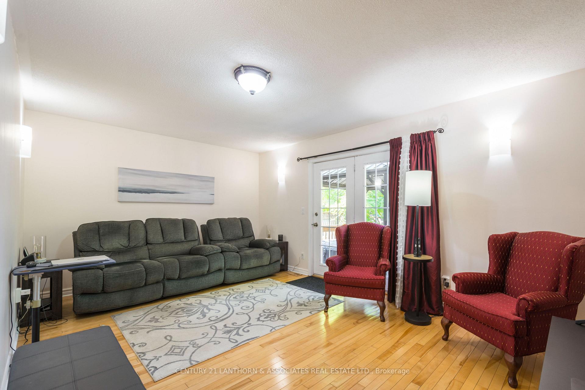 Photo 13 of 29 Grosvenor Drive, Belleville, Belleville Ward — HOMEH