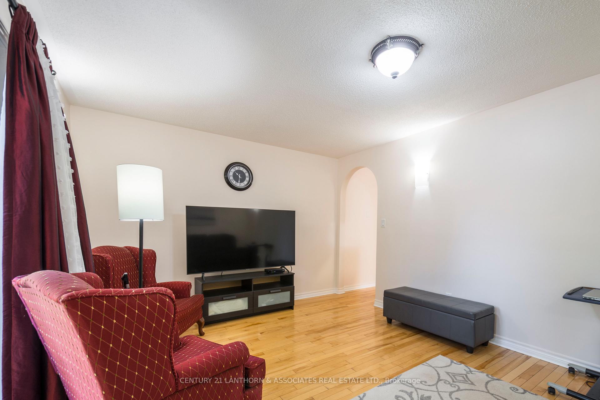 Photo 14 of 29 Grosvenor Drive, Belleville, Belleville Ward — HOMEH