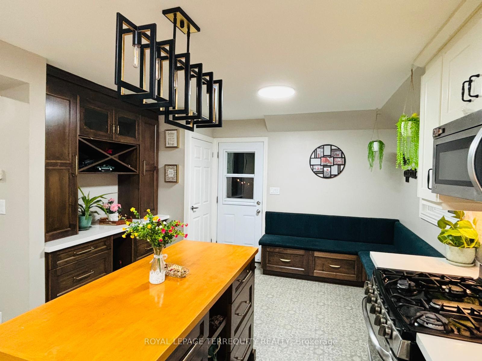 Photo 2 of 1442 Pineview Court, Cambridge — HOMEH