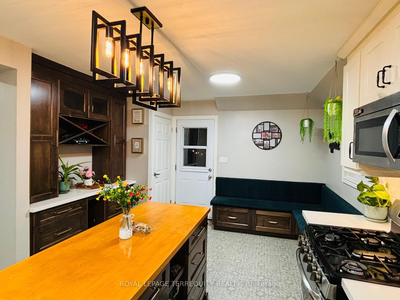 Photo 3 of 1442 Pineview Court, Cambridge — HOMEH
