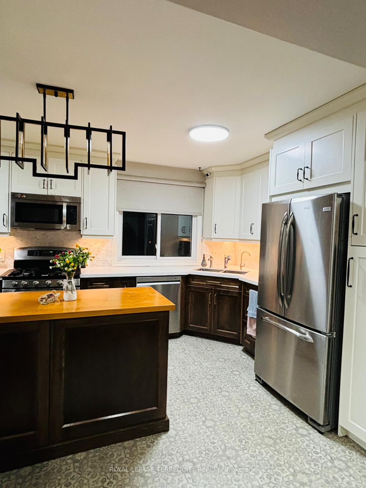 Photo 4 of 1442 Pineview Court, Cambridge — HOMEH