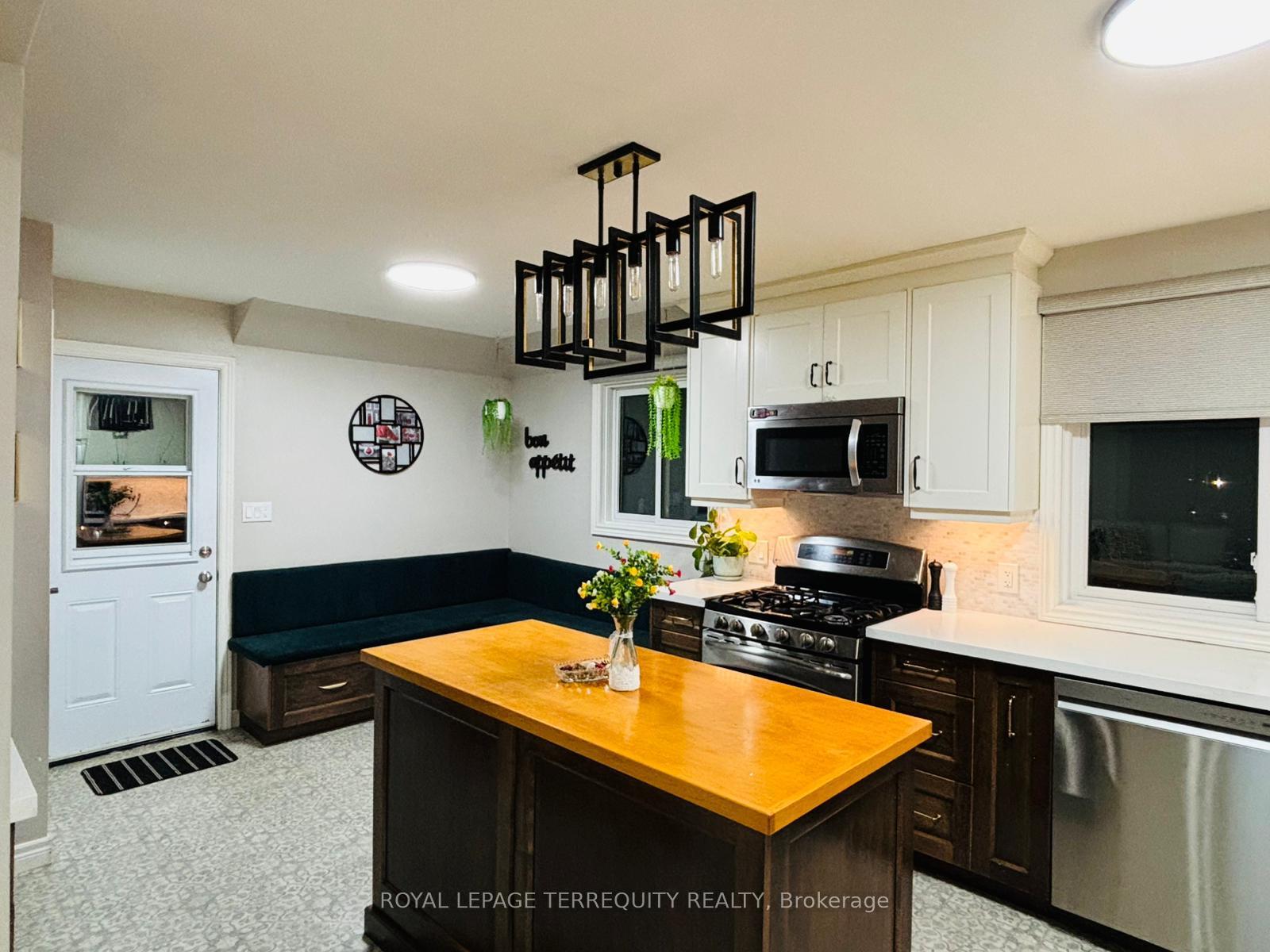 Photo 5 of 1442 Pineview Court, Cambridge — HOMEH