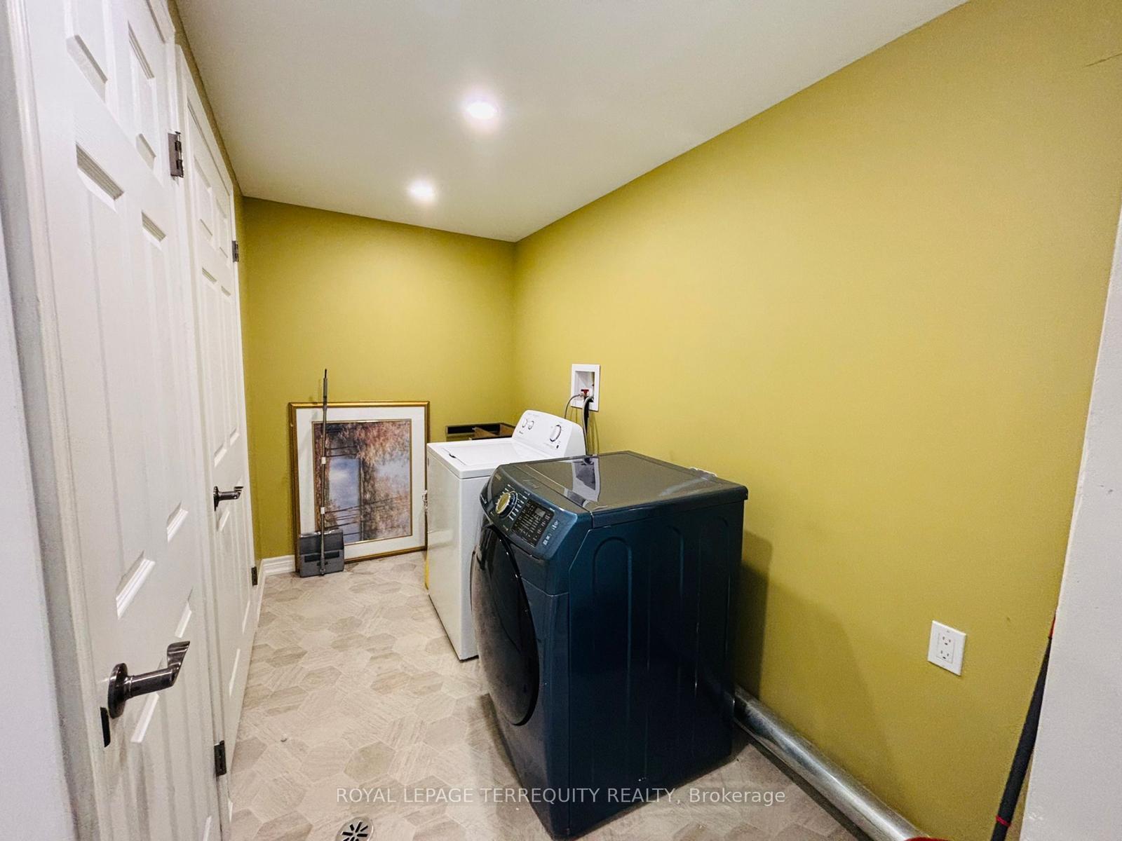 Photo 11 of 1442 Pineview Court, Cambridge — HOMEH