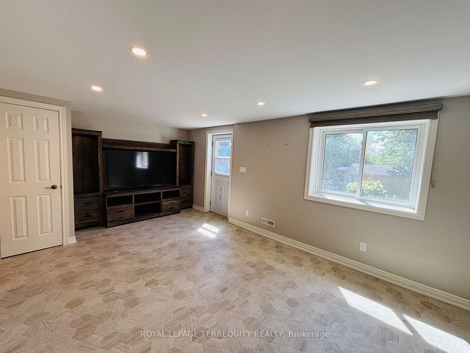 Photo 15 of 1442 Pineview Court, Cambridge — HOMEH