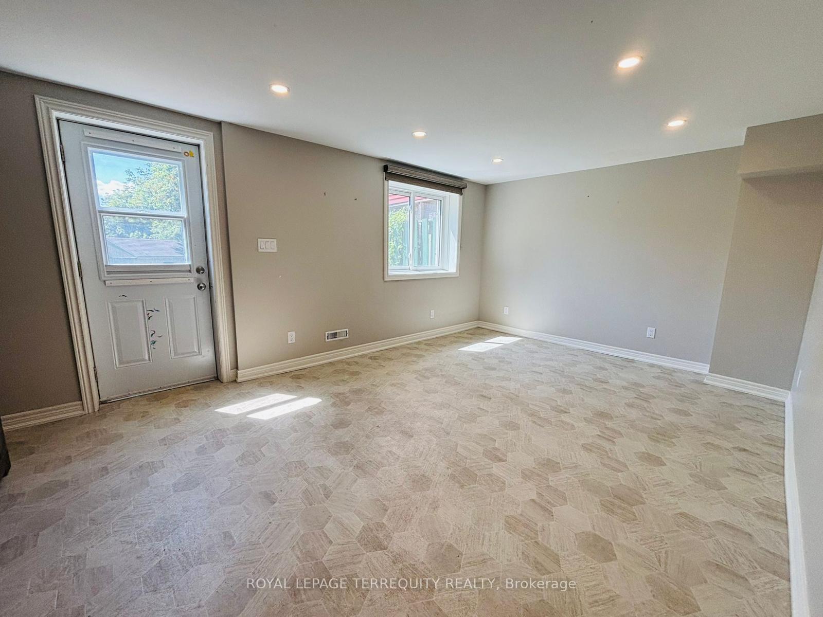 Photo 18 of 1442 Pineview Court, Cambridge — HOMEH