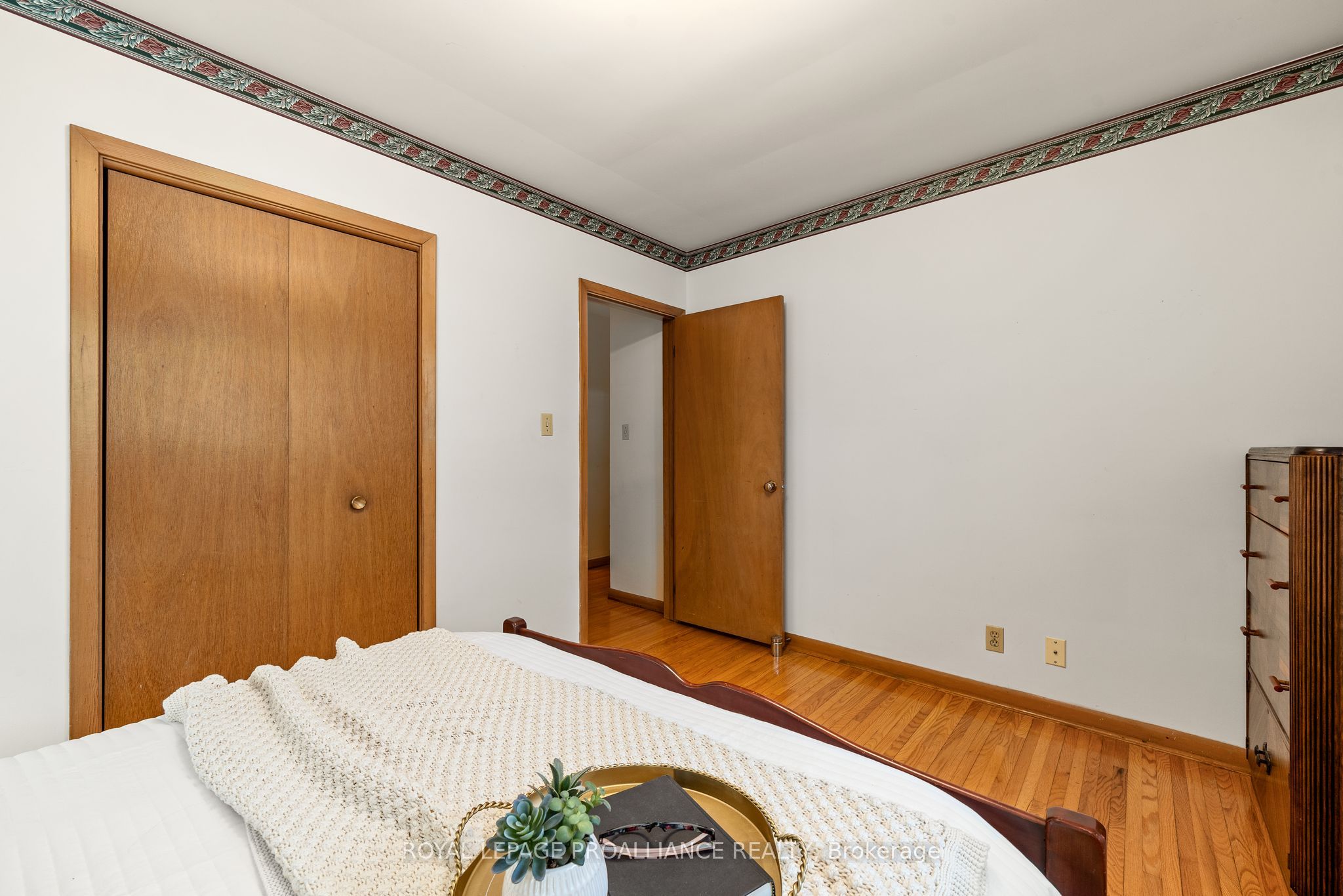 Photo 62 of 26 Harris Crescent, Belleville, Belleville Ward — HOMEH