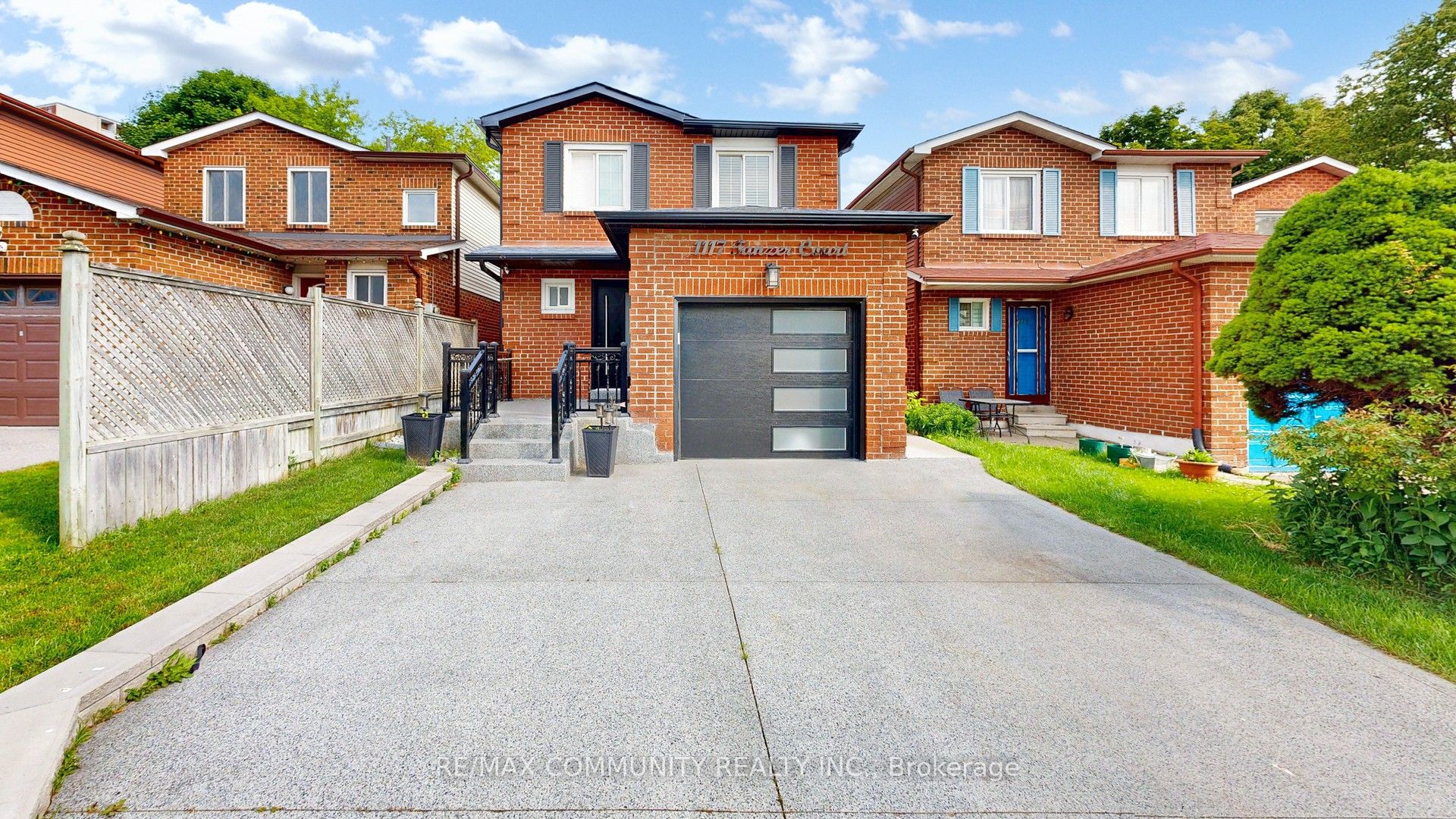 Photo 2 of 1117 Tanzer Court, Pickering, Bay Ridges — HOMEH