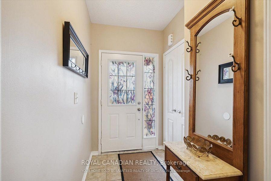 Photo 3 of 106 Lander Crescent, Clarington, Bowmanville — HOMEH